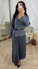 PRE ORDER Luxe Blazer Plissé Maxi Jurk met Ceintuur WORDT VERZONDEN OP 08-12
