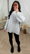 Oversized Cable Knit Sweater – Chunky & Cozy Fit