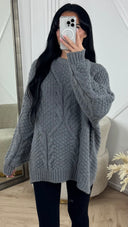 Oversized Cable Knit Sweater – Chunky & Cozy Fit