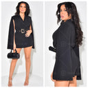 Mega Hype – Cape-Playsuit mit V-Ausschnitt und D-Gürtel