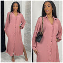 Maxi-Plissé-Blusenkleid mit Schlitzen und goldenen Knöpfen