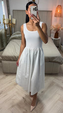 Aansluitende Midi Zomerjurk met Ribstof & Plooien