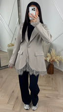 PRE ORDER Blazer met Kantdetails en Elegant Layered Effect WORDT 16-4 VERZONDEN