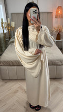 Asymmetrische Drapejurk met Cape, Broche & Ceintuur