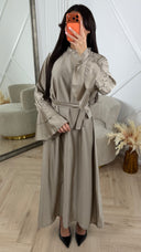 Elegante Abaya met Parel Details en Ceintuur