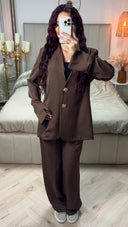 Golden Button Set Split Sleeve Detail