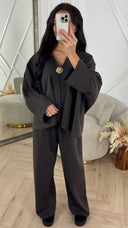 Luxe Viscose Two-Piece Set met Gouden Broche