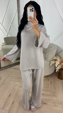 Minimal Two-Piece Set met Wijde Mouwen