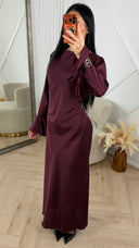 Satijnen Maxi Jurk met Tailleceintuur en Goudkleurige Bracelet