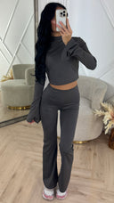 Two-Piece Stretch Set met Flared Broek & Hoge Hals