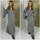 Plissiertes Kleid mit Bindegürtel und weiten Ärmeln