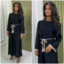 Koop een unieke stijl satijnen jurk met geborduurde mouwen. Koop je high fashion kleding voor vrouwen in Rotterdam.