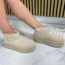 Famous Short Platform Boots 8373