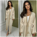 Kimono mit besticktem Bindegürtel