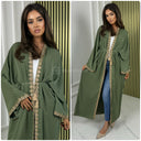 Kimono mit besticktem Bindegürtel