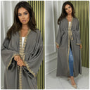 Kimono mit besticktem Bindegürtel