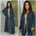 Kimono mit besticktem Bindegürtel
