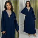 Übergroßes Basic-Kleid mit Stickerei am Hals