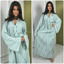 Kleid mit geometrischem goldenen Saum, Bindegürtel, weiten Ärmeln