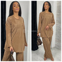 Langärmliges, glänzendes Rippenset mit weitem Bein