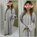Abaya mit V-Ausschnitt und doppelter goldener Naht in der Mitte