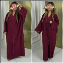 Abaya mit V-Ausschnitt und doppelter goldener Naht in der Mitte