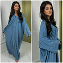 Abaya mit V-Ausschnitt und doppelter goldener Naht in der Mitte