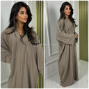 Abaya mit V-Ausschnitt und doppelter goldener Naht in der Mitte