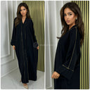 Abaya mit V-Ausschnitt und doppelter goldener Naht in der Mitte