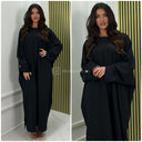 Übergroßes, bequemes Kleid mit kleinen Schlitzen und Knopfleiste am Ärmel