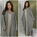 Übergroßes Abaya-Kleid mit goldener Stickerei in der Mitte