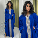 Übergroßes Abaya-Kleid mit goldener Stickerei in der Mitte