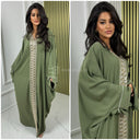 Übergroßes Abaya-Kleid mit goldener Stickerei in der Mitte