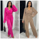 Glänzender, gerippter Jumpsuit mit V-Ausschnitt und Taillendetail