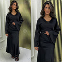Maxikleid mit weiten Ärmeln und Bindegürtel aus Satin