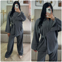 Strickjacke mit Schlitzärmeln, Bindegürtel und dickem geripptem Cord-Set