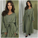 Kleid mit V-Ausschnitt und Diamant-Bindegürtel