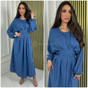 Kleid mit plissiertem Bindegürtel und Taillendetail