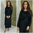 Kleid mit plissiertem Bindegürtel und Taillendetail