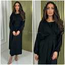 Kleid mit plissiertem Bindegürtel und Taillendetail