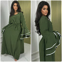 Weißes, gestreiftes Kleid mit mehrlagigen Ärmeln und Bindegürtel