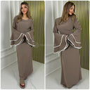 Weißes, gestreiftes Kleid mit mehrlagigen Ärmeln und Bindegürtel