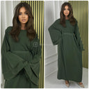 Kleid mit weiten Ärmeln, goldener Naht, Bindegürtel
