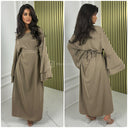 Kleid mit weiten Ärmeln, goldener Naht, Bindegürtel