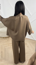 Luxe Viscose Two-Piece Set met Gouden Broche