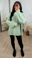 Oversized Cable Knit Sweater – Chunky & Cozy Fit