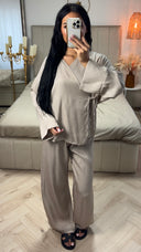 2-Delige Set met Overslagtop en Wijde Broek – Viscoseblend