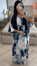 Maxi Jurk met Marmerprint en Knoopdetail