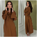 Kleid mit Schlitz, Ärmeln, Wickeldesign und Bindegürtel