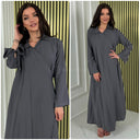 Kleid mit Schlitz, Ärmeln, Wickeldesign und Bindegürtel